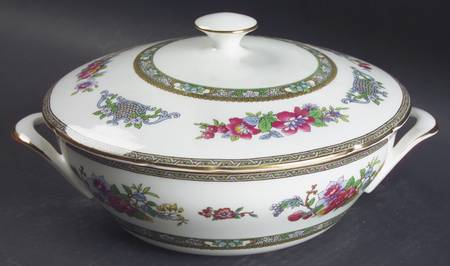 Tree of Kashmir (Gold Trim, Scalloped) Round Covered Vegetable