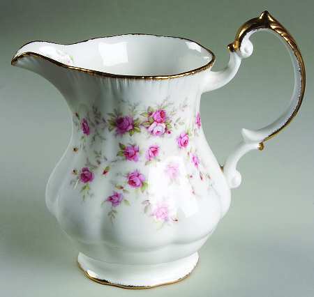 Victoriana Rose 16 Oz Pitcher