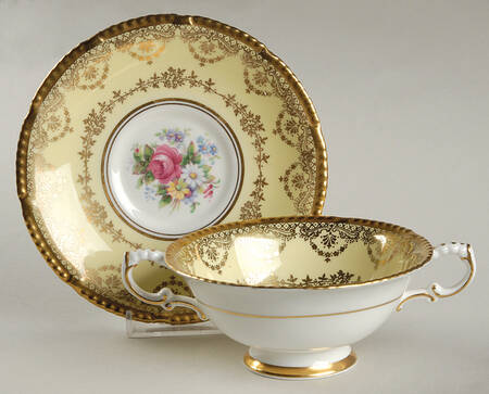 Z664 Footed Cream Soup Bowl & Saucer Set