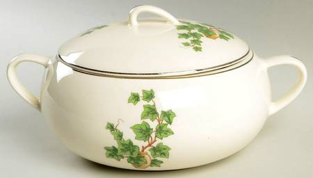 Ivy (Minion, Platinum Trim) Round Covered Vegetable