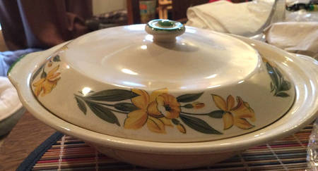 Jonquil (Smooth, No Trim) Round Covered Vegetable