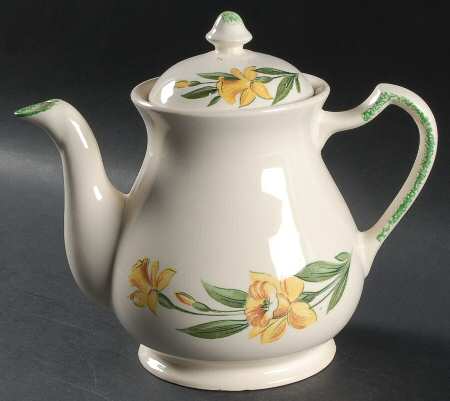 Jonquil (Smooth, No Trim) Teapot & Lid