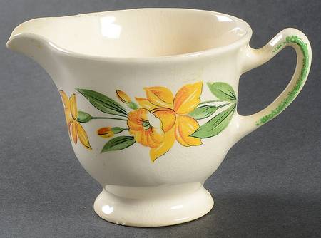 Jonquil (Smooth, No Trim) Creamer