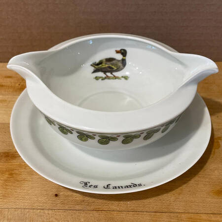 Chambord Gravy Boat with Attached Underplate