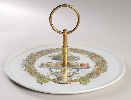 Chambord Round Serving Plate with Handle (CH)