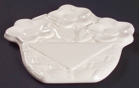Acadia White Sculpted Trivet