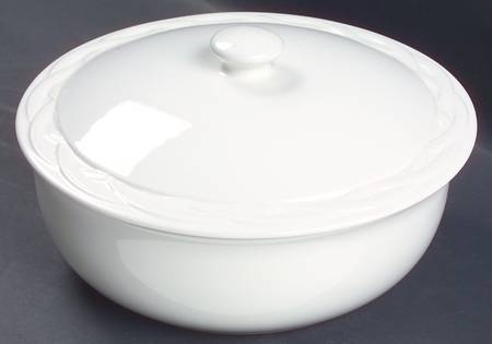 Acadia White 2.5 Qt Round Covered Casserole