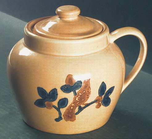 America (Discontinued 1989) Bean Pot & Lid