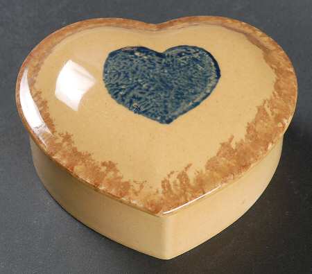 America (Discontinued 1989) Heart Shape Box & Lid