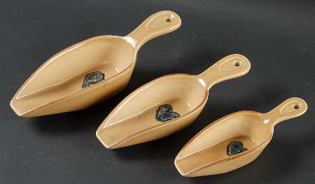 America (Discontinued 1989) 3 Piece) Scoop Set with Large,Medium & Small Scoop