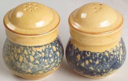 America (Discontinued 1989) Salt & Pepper Set