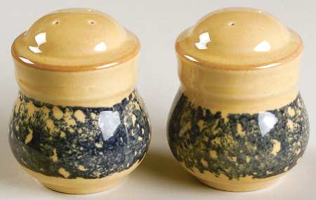 America (Discontinued 1989) Salt & Pepper Set