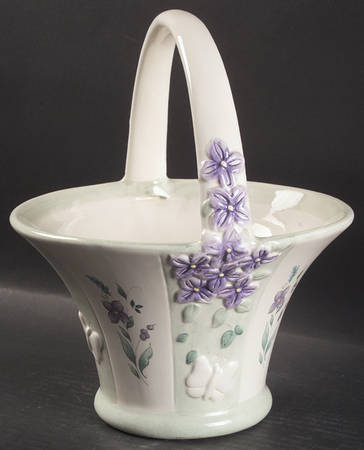 April Sculpted Basket