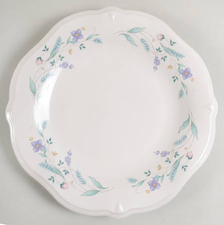 April Sculpted Round Server/Chip Tray