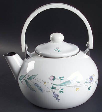April Metal Kettle & Lid