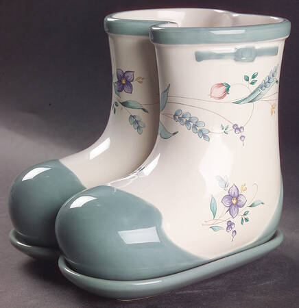 April Boots Planter & Underplate