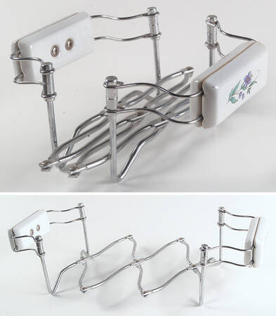 April Expandable Trivet