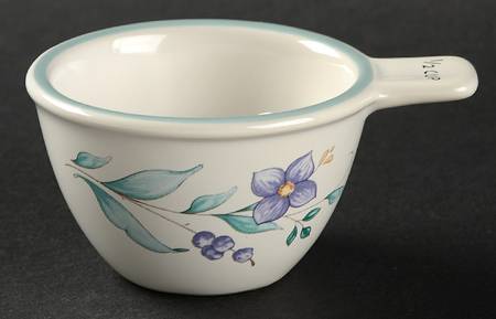 April 1/2 Cup Measuring Cup