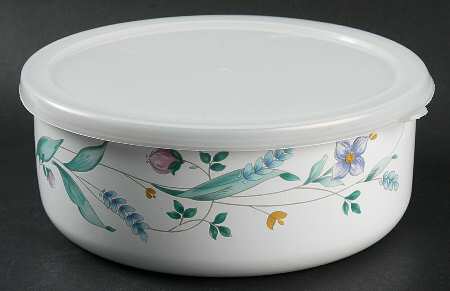 April 71/4" Metal Bowl W/Plastic Lid