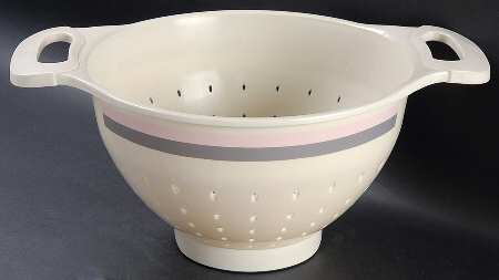 Aura Pink Melamine Colander