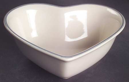 Aura Pink 6" Heart Shaped Bowl