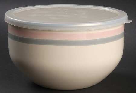Aura Pink 7 3/4" Metal Bowl W/Plastic Lid