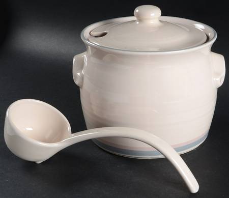 Aura Pink Tureen & Lid w/Ladle