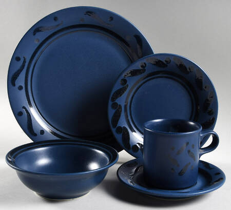 Blue Pinwheels 5 Piece Place Setting