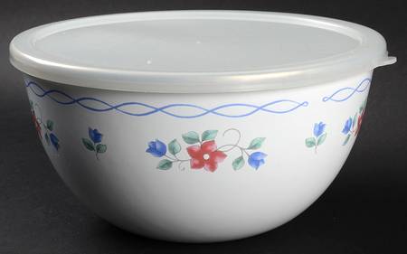 Bonnie Brae 8 3/4" Metal Bowl with Plastic Lid
