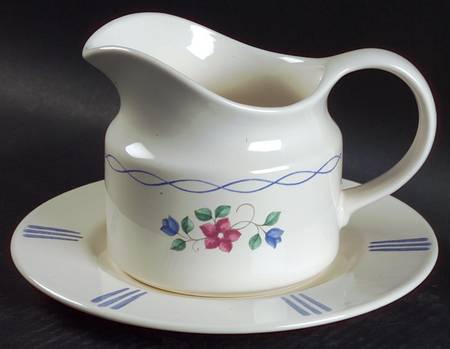 Bonnie Brae Round Gravy Boat & Underplate