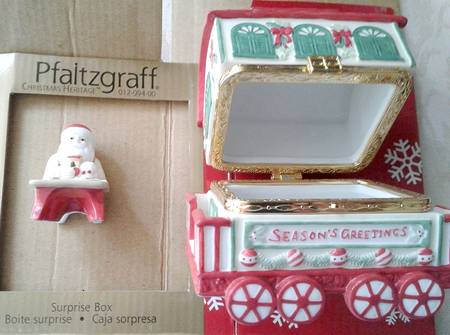 Christmas Heritage Surprise Box with Hinged Lid
