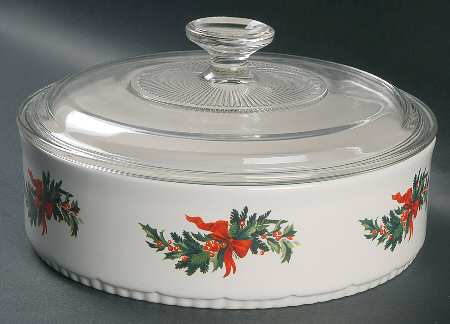 Christmas Heritage 1.5 Quart Round Covered Baker