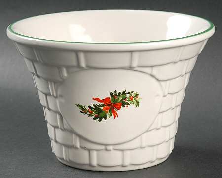 Christmas Heritage Medium Basket, No Handle