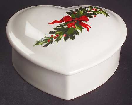 Christmas Heritage Heart Shape Box & Lid