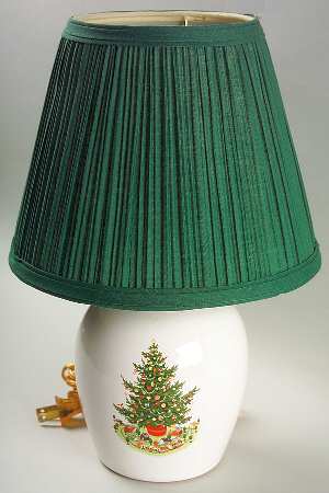 Christmas Heritage Electric Lamp & Shade