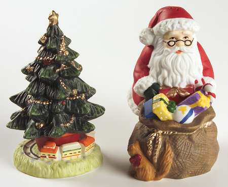 Christmas Heritage Sculpted Salt & Pepper Set