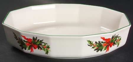 Christmas Heritage 9" Oval Vegetable Bowl