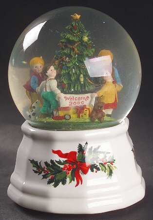 Christmas Heritage Snow Globe