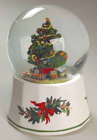Christmas Heritage Snow Globe