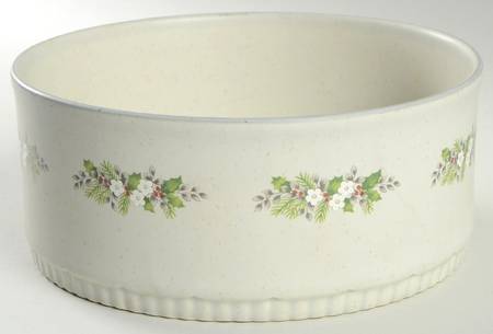 Christmas Heirloom 2.5 Quart Round Baker No Lid