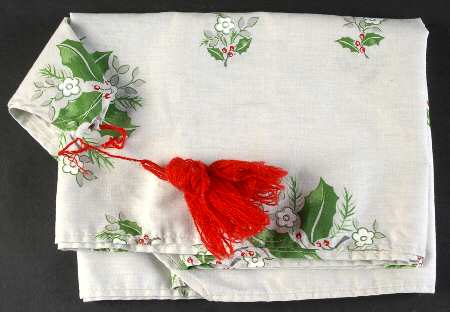Christmas Heirloom 15" X 86" Cloth Table Runner