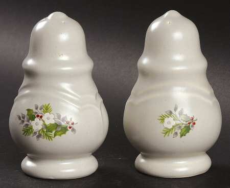 Christmas Heirloom Salt & Pepper Set