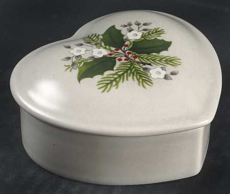 Christmas Heirloom Heart Shape Box & Lid