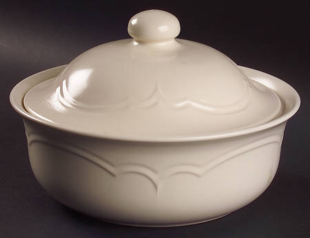 Color Medley Buff Matte 2 Qt Round Covered Casserole