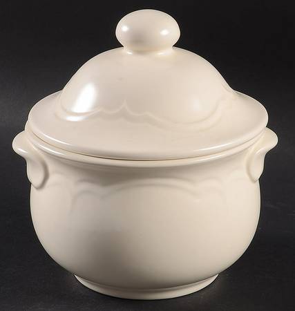 Color Medley Buff Matte 1.25 Qt Round Covered Casserole