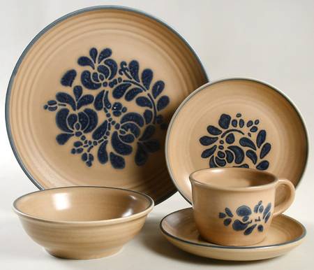 Folk Art 40 Piece Estate Set