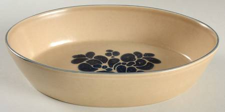 Folk Art 10" Oval Baker