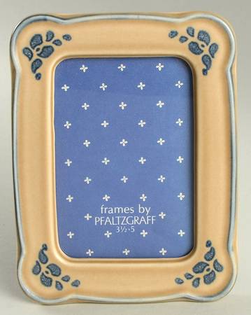 Folk Art Frame Holds 3 1/2" X 5"