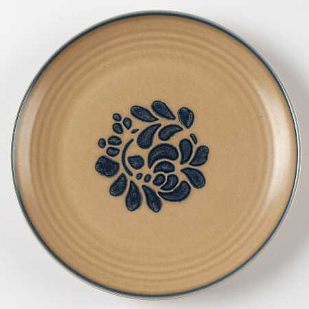 Folk Art Luncheon Plate by Pfaltzgraff