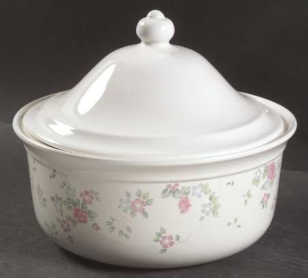 Garden Party (Spectrum Line) 2.5 Qt Round Covered Casserole